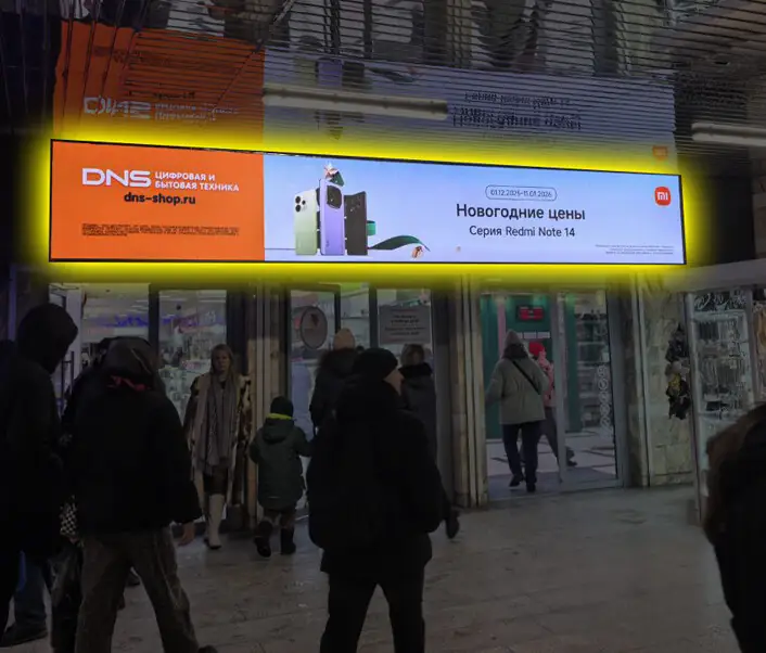 Широкоформатный LED-экран над входной группой